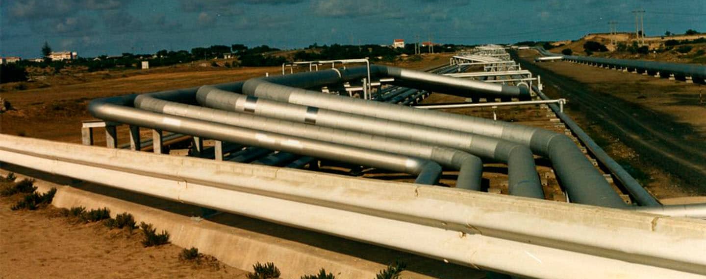Oleoducto en la región de Sines, en Portugal. Relaciones EEUU-UE